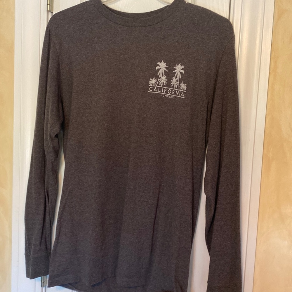 Urban Pipeline Long sleeve graphic charcoal tee